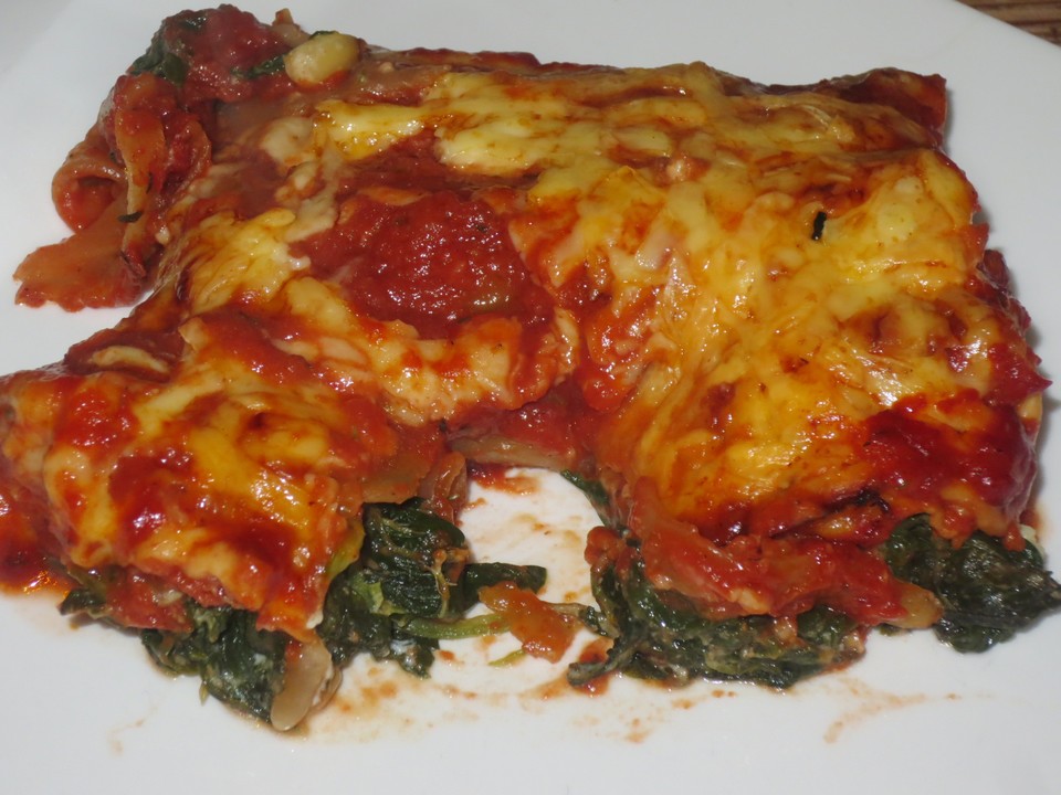 Cannelloni gefüllt mit Feta, Spinat und Pinienkernen (Rezept mit Bild ...