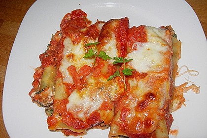 Cannelloni gef&uuml;llt mit Feta, Spinat und Pinienkernen