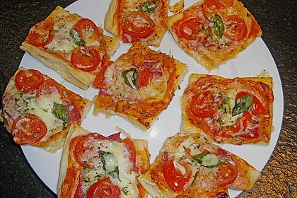 Kleine Bl&auml;tterteig - Pizzen