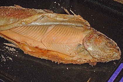 Vorweihnachtliche Lachsforelle in Salzkruste 3
