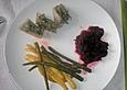 Schweinsfilet mit Kr&auml;uter - Senfkruste, Rote R&uuml;ben - Relish und gr&uuml;nen Bohnen