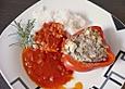 Gef&uuml;llte Paprikaschoten in Tomatenso&szlig;e