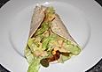 Burrito - Tortilla gef&uuml;llt mit Hackfleisch, Mais, Salat und Jalapenoscheiben