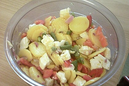 Pikanter Kartoffelsalat mit Nusskernen 1