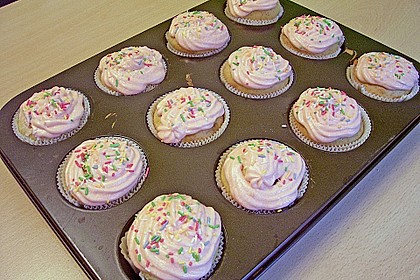Vegane Vanilla Cupcakes mit Himbeer - Frosting 1