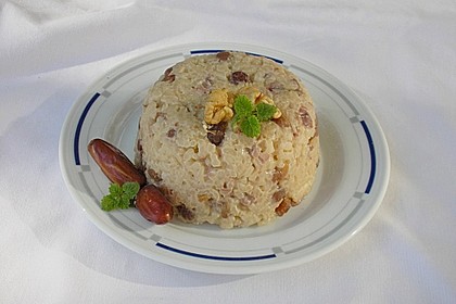 Reis mit N&uuml;ssen und Datteln
