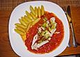 Pangasiusfilet auf R&ouml;stpaprikasauce an Lauch - Chili - Gem&uuml;se