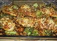 &Uuml;berbackene H&auml;hnchenfilets mit Nusskruste an Brokkoli und Pfirsich