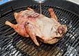 Auf Holzkohle gegrillte Ente oder Gans