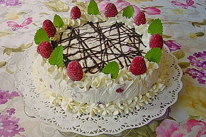 Eistorte Baiser mit Himbeeren 2