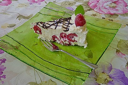 Eistorte Baiser mit Himbeeren 3