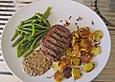 Argentinisches Rinderh&uuml;ftsteak mit gr&uuml;nen Bohnen, Pfeffer - Sahne - Sauce, Bratkartoffeln