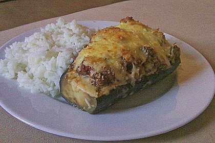 Gef&uuml;llte Aubergine mit K&auml;se &uuml;berbacken