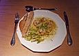Spaghettini auf Zitronenbutter mit  gebratenen Garnelen und Avocadosalat