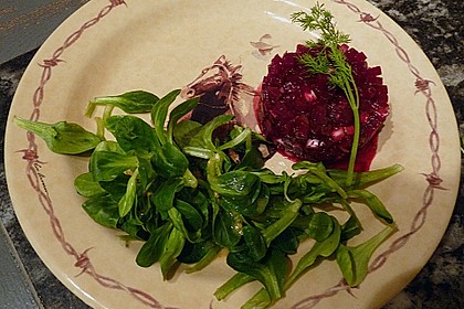 Tatar von Rote Bete mit Feldsalat