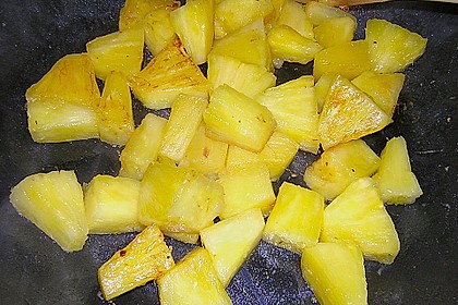 Süßkartoffelcurry mit karamellisierter Ananas 23
