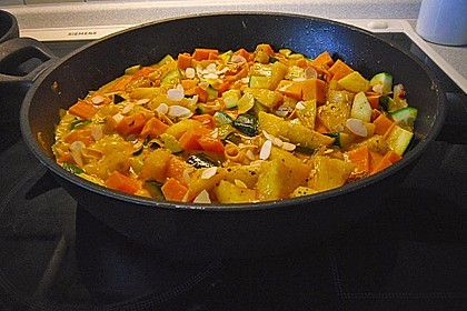 Süßkartoffelcurry mit karamellisierter Ananas 13