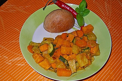 Süßkartoffelcurry mit karamellisierter Ananas 17