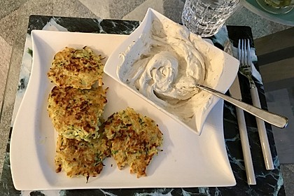 Feine Zucchini - Kartoffelpuffer mit Nüssen und Senf - Dip 6