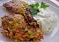 Feine Zucchini - Kartoffelpuffer mit N&uuml;ssen und Senf - Dip