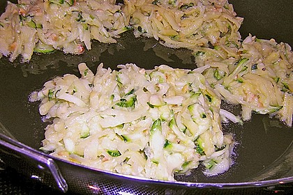 Feine Zucchini - Kartoffelpuffer mit Nüssen und Senf - Dip 15