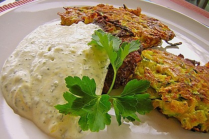 Feine Zucchini - Kartoffelpuffer mit Nüssen und Senf - Dip 1
