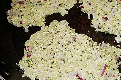 Feine Zucchini - Kartoffelpuffer mit Nüssen und Senf - Dip 6