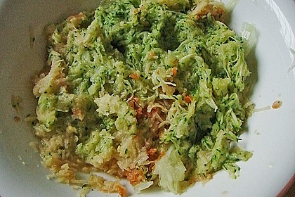 Feine Zucchini - Kartoffelpuffer mit Nüssen und Senf - Dip 22