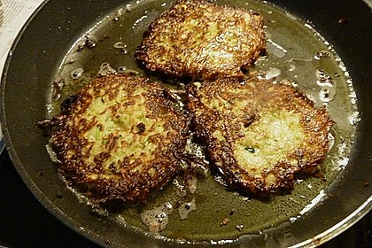 Feine Zucchini - Kartoffelpuffer mit Nüssen und Senf - Dip 19