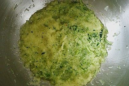 Feine Zucchini - Kartoffelpuffer mit Nüssen und Senf - Dip 23