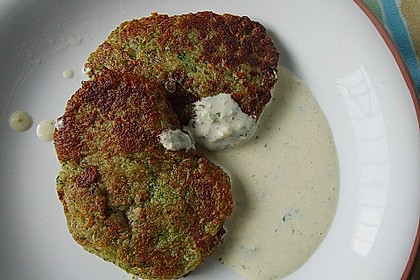 Feine Zucchini - Kartoffelpuffer mit Nüssen und Senf - Dip 20