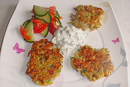 Feine Zucchini - Kartoffelpuffer mit Nüssen und Senf - Dip 2