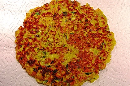 Feine Zucchini - Kartoffelpuffer mit Nüssen und Senf - Dip 4