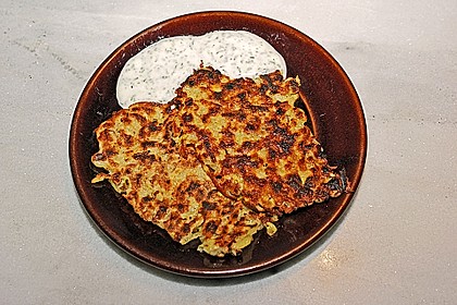 Feine Zucchini - Kartoffelpuffer mit Nüssen und Senf - Dip 14