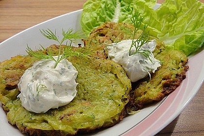 Feine Zucchini - Kartoffelpuffer mit Nüssen und Senf - Dip