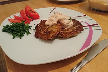 Feine Zucchini - Kartoffelpuffer mit Nüssen und Senf - Dip 5