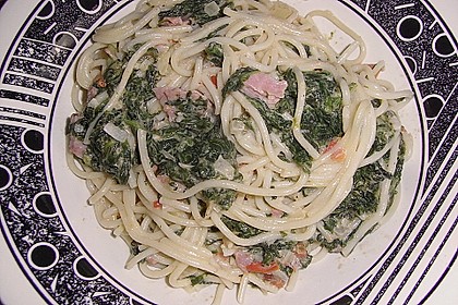 Leichte Spinatspaghetti mit Tomaten und Lachsschinken