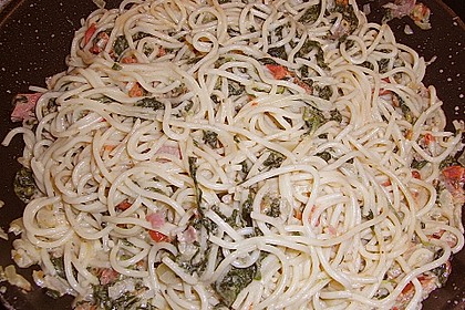 Leichte Spinatspaghetti mit Tomaten und Lachsschinken 2