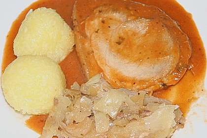 Spanferkel - Rollbraten mit Bierso&szlig;e und Kl&ouml;&szlig;en 2