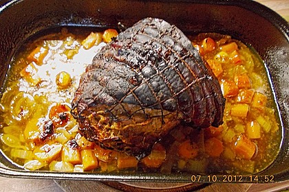 Spanferkel - Rollbraten mit Bierso&szlig;e und Kl&ouml;&szlig;en 4