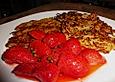 Apfel - Reibekuchen mit gepfefferten Erdbeeren