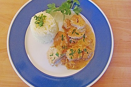 Sahnige H&auml;hnchen - Zwiebel - Pfanne mit Safranreis