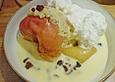 Festliche Brat&auml;pfel mit Marzipan und Rumrosinen an Vanilleso&szlig;e