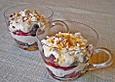 Beeren - Baiser - Amarettinidessert