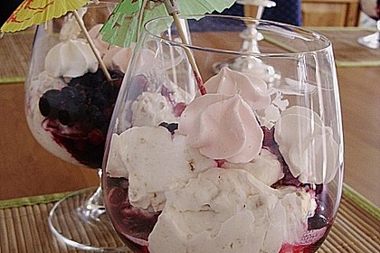 Beeren - Baiser - Amarettinidessert 19