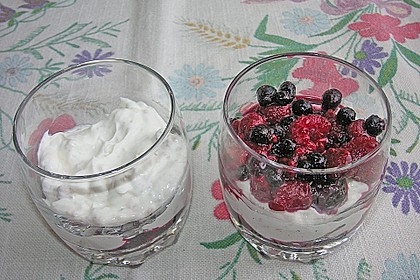 Beeren - Baiser - Amarettinidessert 20