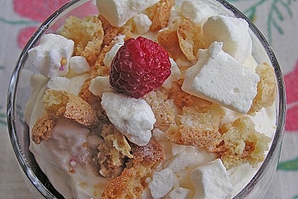 Beeren - Baiser - Amarettinidessert 7