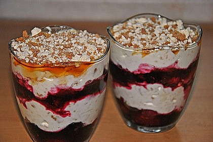 Beeren - Baiser - Amarettinidessert 11