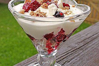 Beeren - Baiser - Amarettinidessert 14