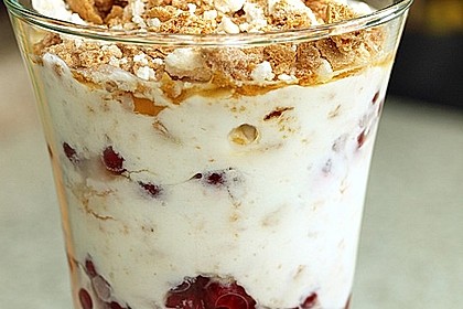 Beeren - Baiser - Amarettinidessert 8